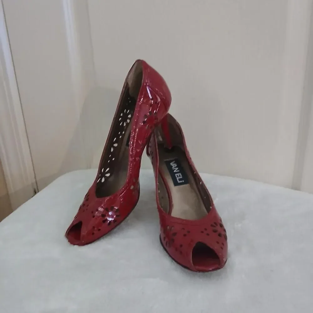Y2K Vintage VANELi Red Patent Floral Laser Cut Peep Toe Heels 7 Rockabilly PinUp
